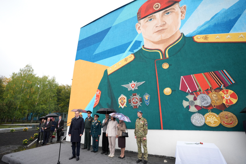 «Он избрал путь служения Родине!» - в Саранске появился мурал кавалеру ордена Мужества Игорю Паничкину